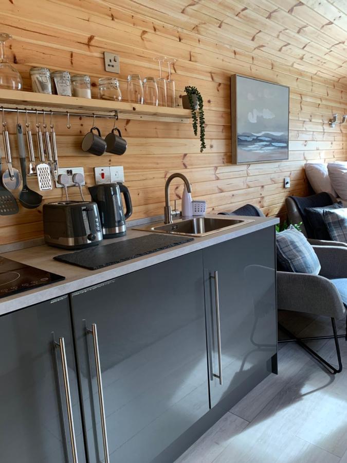 River Huts, Highland River Retreat With Hot Tub Inverness Dış mekan fotoğraf