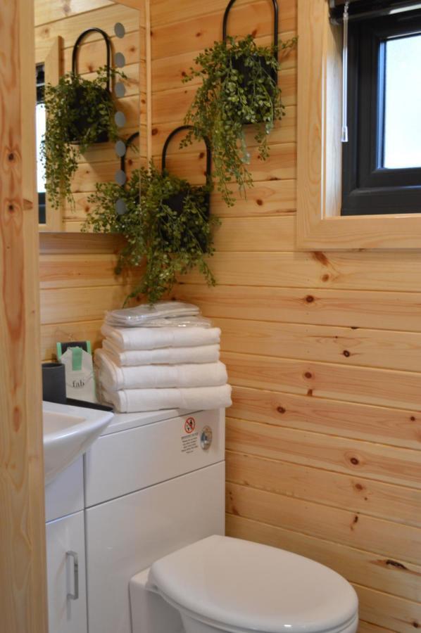 River Huts, Highland River Retreat With Hot Tub Inverness Dış mekan fotoğraf