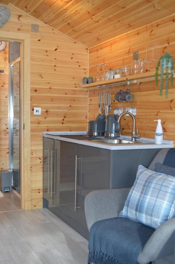 River Huts, Highland River Retreat With Hot Tub Inverness Dış mekan fotoğraf