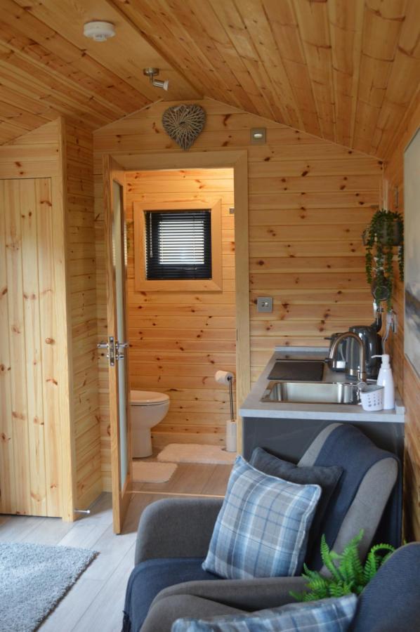 River Huts, Highland River Retreat With Hot Tub Inverness Dış mekan fotoğraf