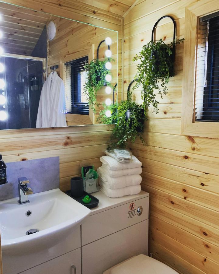 River Huts, Highland River Retreat With Hot Tub Inverness Dış mekan fotoğraf